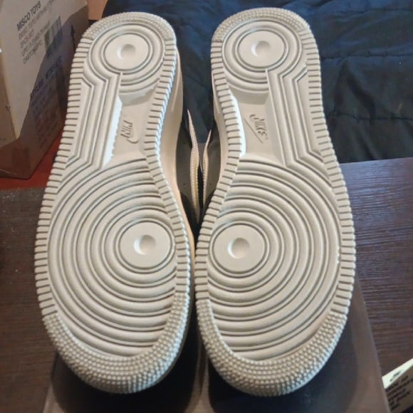 Nike Air Force 1 Low (2025) Black Iron Gray Patent Mens 10 Women 11.5 EUC OG BOX - Picture 9 of 10